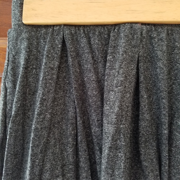 LulaRoe charcoal gray Madison skirt with pockets! - Picture 2 of 2